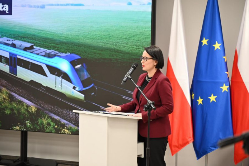 zdjęcie wyróżniające Czysty transport na niezelektryfikowanych liniach. Pesa zbuduje wodorowy pociąg